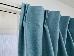 窓　寒さ対策　カーテン