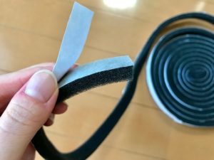 隙間テープ ドア 貼り方